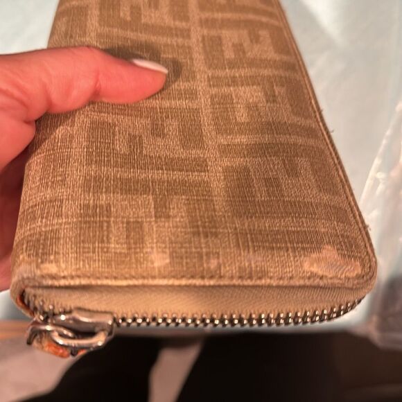 Fendi Tan Zippered wallet - Picture 5 of 15